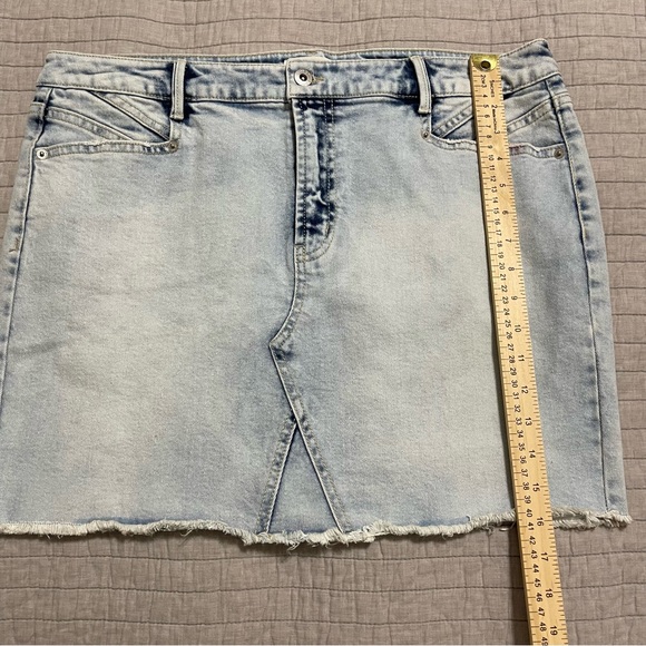 Jessica Simpson Infinite Mini Skirt Acid Wash Denim  Size 32 - Picture 7 of 9